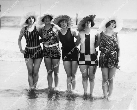 1925 news photo bathing beauties show off their new modern swimsuits 1827-16