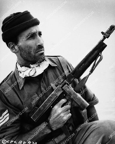 Christopher Lee w machine gun film Bitter Victory 2190-06