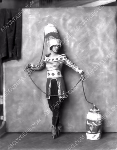 chorus girl Jane Sels portrait 8b20-11324