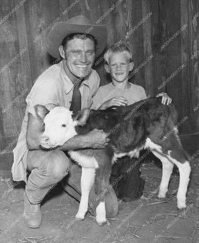 Chuck Connors akid and a calf TV The Rifleman 8b20-17537