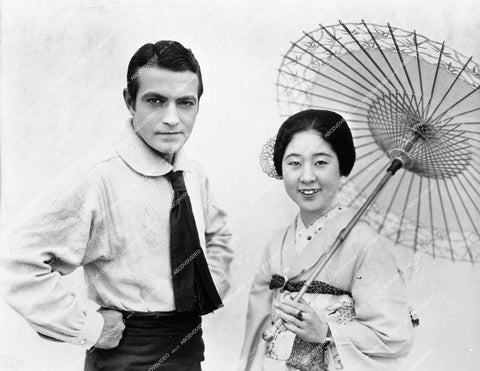 Richard Barthelmess and unknown Chinese girl actress - 0426-033