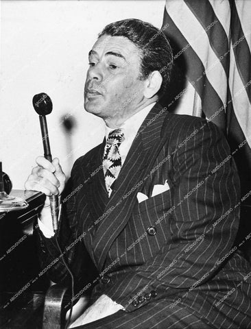 Paul Muni on witness stand with microphone maybe - 0428-034