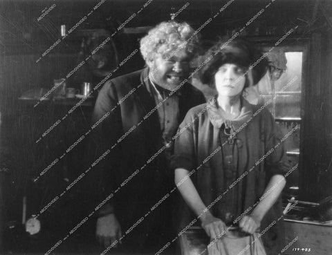 Zasu Pitts, Gibson Gowland - 1924 silent film Greed - 0432-031