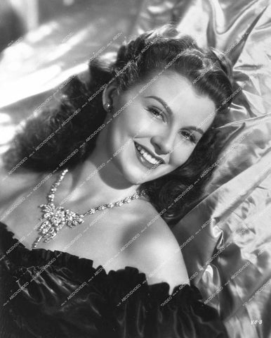 Vivian Austin portrait - 0435-010