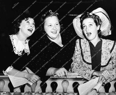 Dorothy Lamour, Kate Smith, Una Merkel some radio program ? - 0441-030
