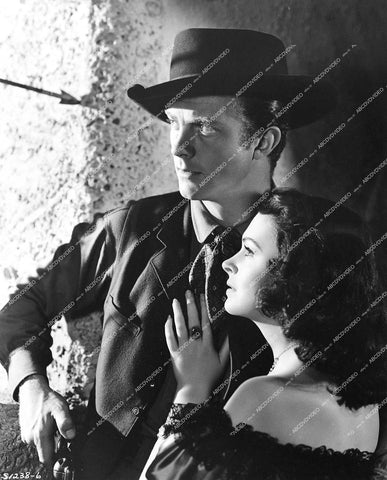 William Lundigan, Donna Reed - 1942 film Apache Trail - 0442-015