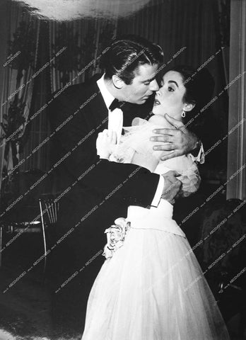 Peter Lawford, Elizabeth Taylor - 1948 film Julia Misbehaves - 0445-001