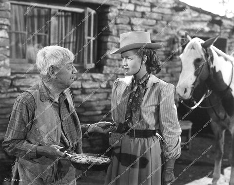 Dorothy Hart, Charley Grapewin - 1947 film Gunfighters - 0449-007