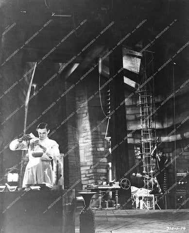 Dwight Frye, Colin Clive - 1931 film Frankenstein - 0452-008