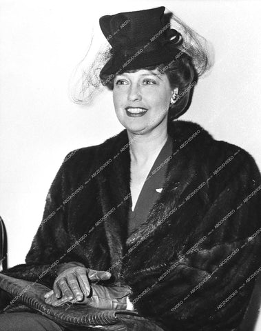 Jeanette MacDonald news photo 1941 - 0452-029