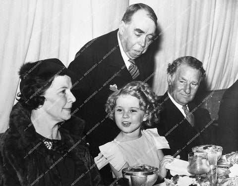 Shirley Temple and mother at Academy Awards Oscar dinner party with Irvin S. Cobb, Fred Stone - 1935 - 0457-017