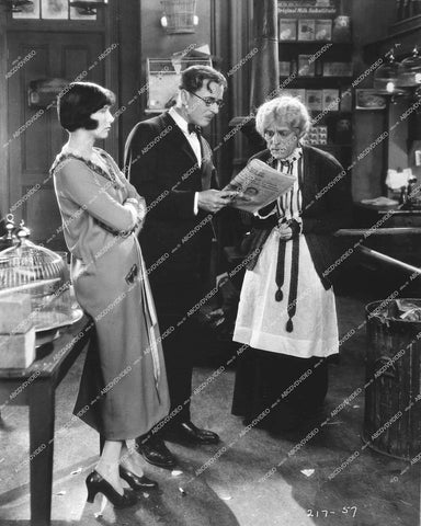 Lon Chaney Sr, Mae Busch, Matt Moore - 1925 silent film The Unholy Three - 0461-023