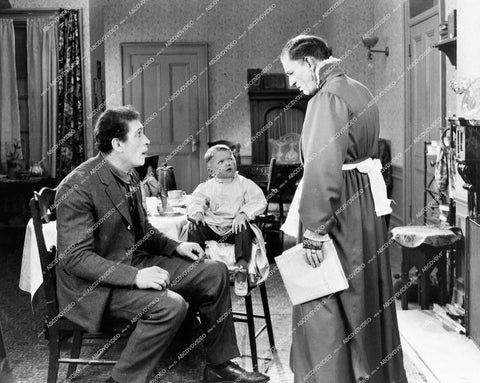 Lon Chaney Sr, Victor McLaglen, Harry Earles - 1925 silent film The Unholy Three - 0461-030