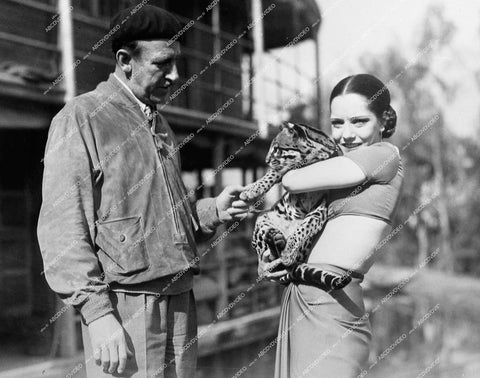 director Tod Browning, Lupe Velez and a cub leopard - 1929 silent film Where East Is East - 0463-008