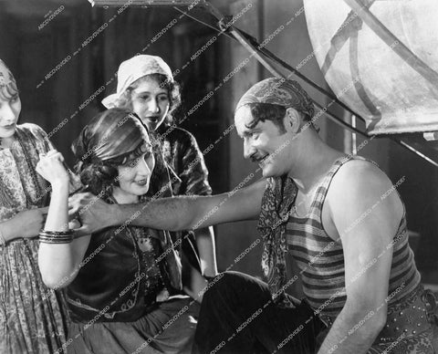 Norman Kerry, Joan Crawford - 1927 silent film The Unknown - 0463-011