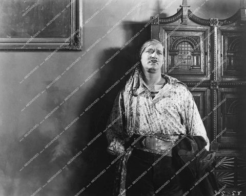 Norman Kerry - 1927 silent film The Unknown - 0463-013