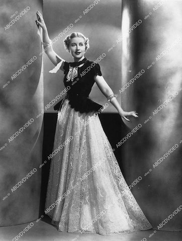 Genevieve Tobin portrait - 11006-027