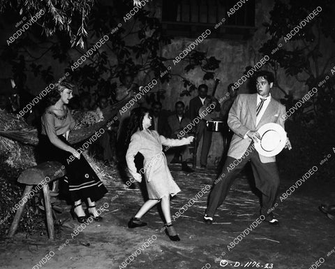 Desi Arnaz, Mary Hatcher film Holiday in Havana - 11029-010