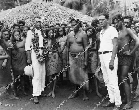 Monte Blue, Robert Anderson and the locals silent film White Shadows in the South Seas - 11032-024