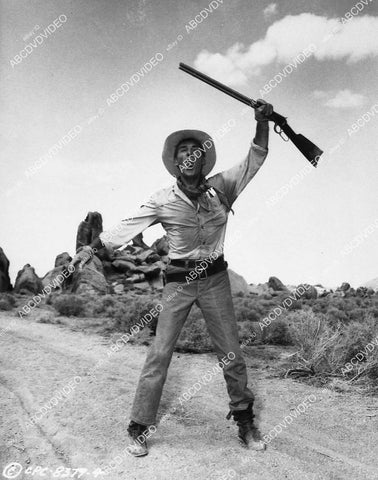 Randolph Scott w his rifle film The Tall T - 11033-001