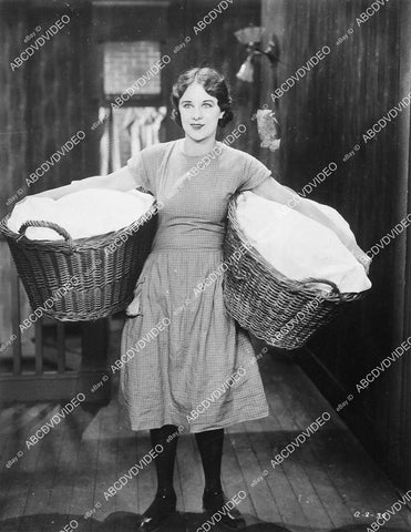 Shirley Mason w the laundry baskets silent film Sally in Our Alley - 11043-024