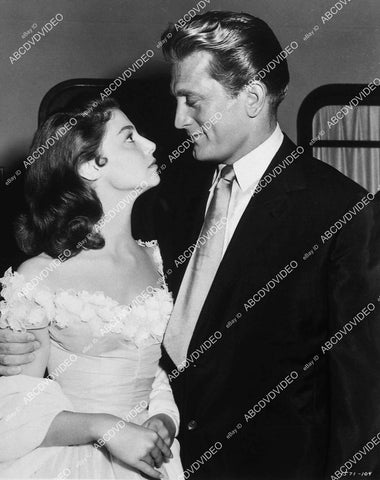 Kirk Douglas, Pier Angeli film The Story of Three Loves - 11044-033
