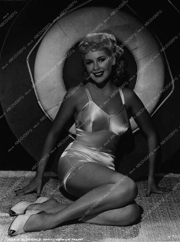 Marie McDonald sexy in swimsuit cute pinup 11312-10 - 11312-10