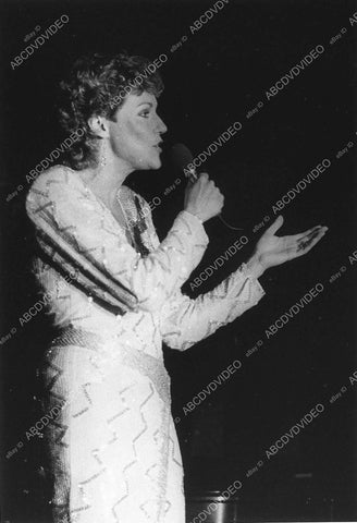 music singer Anne Murray on stage 12737-10