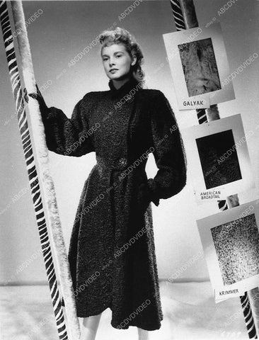 Janet Leigh fashion portrait w material fabric samples 12738-28