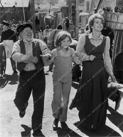 Helen Reddy Mickey Rooney Sean Marshall film Pete's Dragon 12878-03