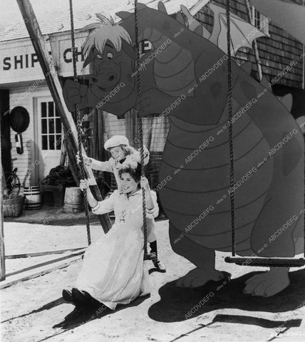 Helen Reddy Sean Marshall film Pete's Dragon 12878-04