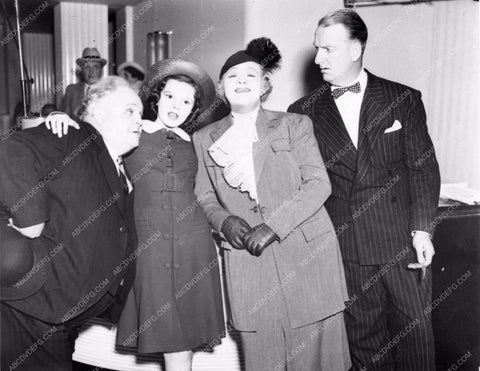candid Judy Garland and friends behind the scenes 2-09