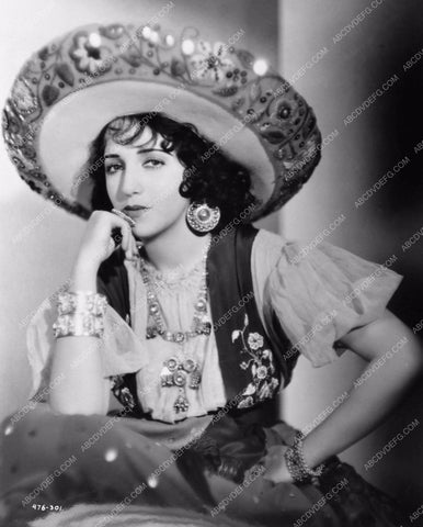 Bebe Daniels in sombrero portrait 73-02
