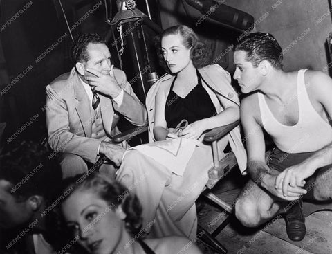 candid Alan Curtis Joan Crawford behind scenes MGM film Mannequin 89-21