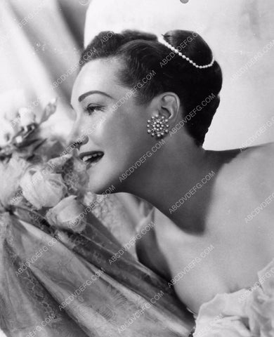 beautiful Dorothy Lamour profile portrait 355-01