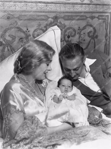 candid John Barrymore Dolores Costello and child at home 400-29