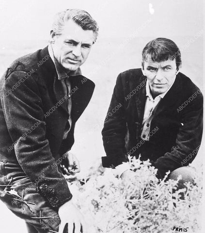 Cary Grant Frank Sinatra film The Pride and the Passion 410-06