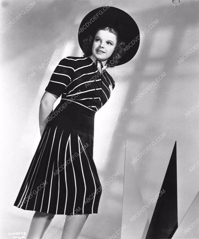 Judy Garland in her new smart fashion 455-02
