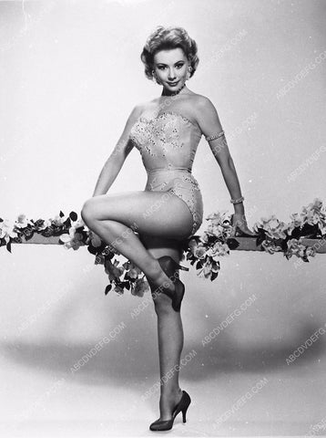 beautiful Mitzi Gaynor and her legs 519-17