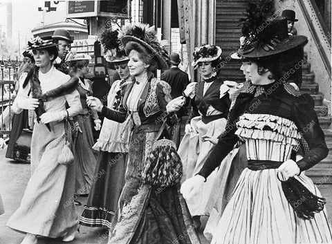 Barbra Streisand and the girls film Hello Dolly 519-24