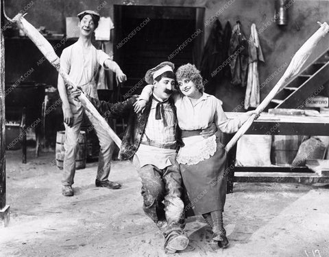 Hank Mann in silent short There's Many a Fool photo 561-25