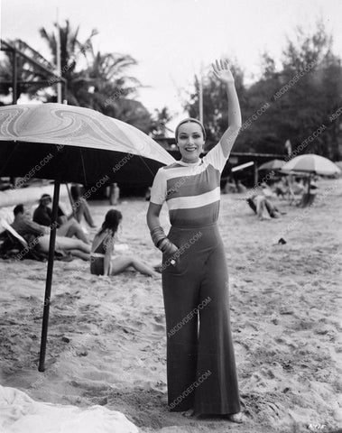 beautiful Dolores del Rio between takes film Bird of Paradise 590-05