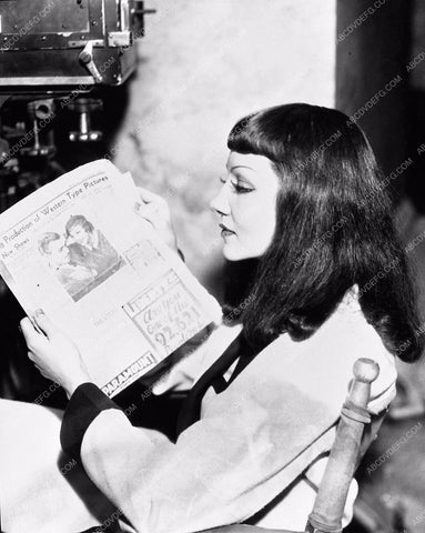 candid Claudette Colbert reading newspaper behind the scenes Cleopatra 655-34