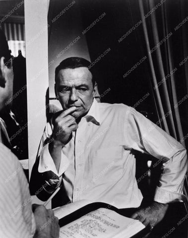 candid Frank Sinatra behind the scenes The Detective 690-10