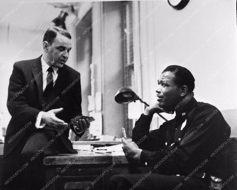 candid Frank Sinatra behind the scenes The Detective 690-28