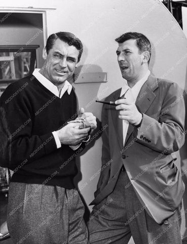 Cary Grant and director Richard Brooks behind the scenes 711-33