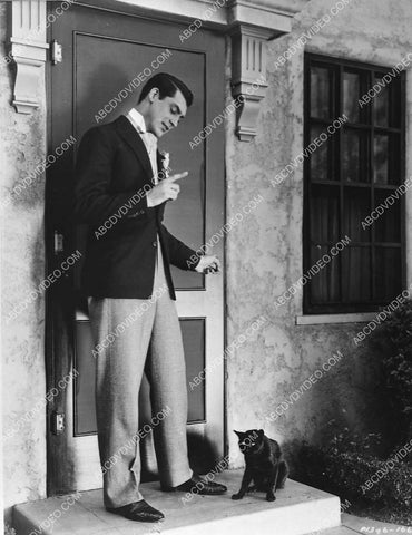 Cary Grant and a black cat 713-06