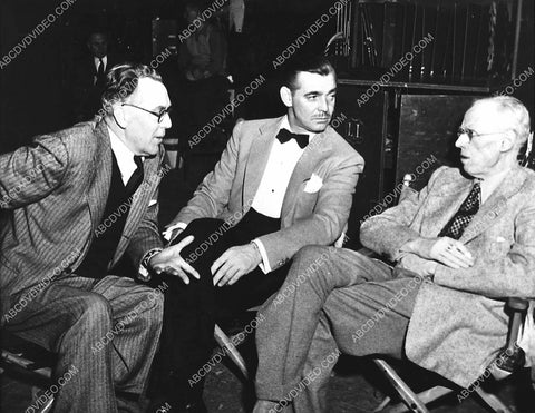 candid Sinclair Lewis Clark Gable Jack Conway on set 713-11