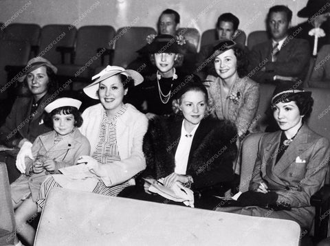 1936 candid Barbara Stanwyck Claudette Colbert Sybil Jason Olivia de Havilland 720-07