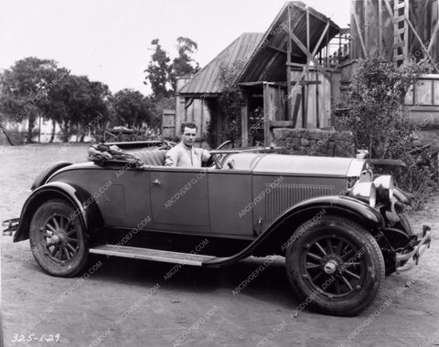 candid silent film star James Murray in his new car 725-20